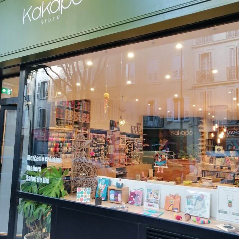Vitrine de la boutique Kakapo à Marseille le jour de l'ouverture