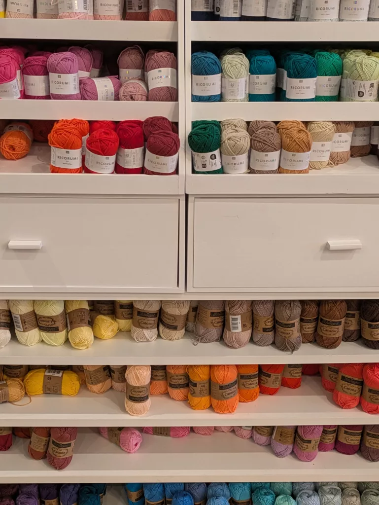 Pelotes de coton Ricorumi pour la création d'amigurumis au crochet chez Kakapo Store Marseille.