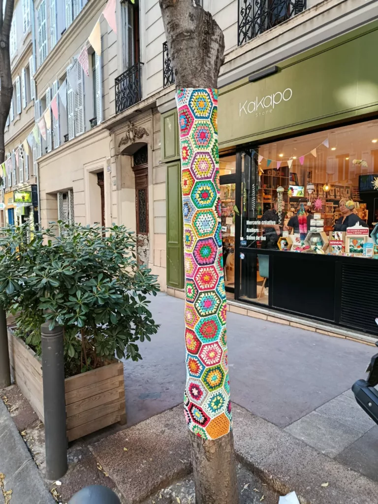 Devanture de Kakapo Store, boutique de loisirs créatifs et atelier de crochet à Marseille